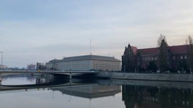 Wrocaw. Polonya 'nın Wroclaw şehrinin şehir manzarası. Polonya, ünlü sokak binaları yerleştirdi