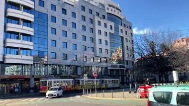 Lisbon 'un şehir manzarası. Avrupa 'nın bu ikonik Portekiz başkentinde sokak ve binalar. Antik eski ev şehir manzarası parlaklığı