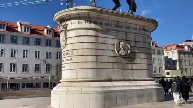 Lisbon 'un şehir manzarası. Avrupa 'nın bu ikonik Portekiz başkentinde sokak ve binalar. Antik eski ev şehir manzarası parlaklığı