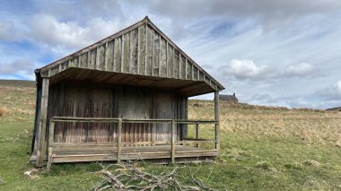 Perthshire dağlarında vahşi İskoç yamaçlarında terk edilmiş bir çiftlik evi. Geniş açık İskoçya vahşi doğası yuvarlanan tepeleri açıyor. Uzun mesafe yürüyüşü macerası.