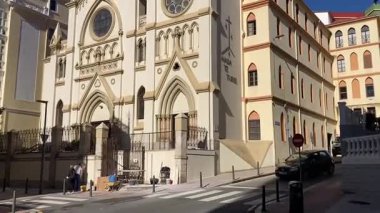 Santander, İspanya 'daki binaların şehir manzarası. Sokak manzarası ve tarihi mekan. Güzel bir İspanyol şehrinde turistik yerler