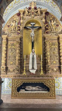 Igreja de Santa Maria 'nın iç manzarası. Aziz Maria Kilisesi. İçeriden. Faro, Portekiz 'de, Algarve kıyısında. Dini Bina büyük dekorasyonu