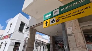 Lagos 'taki güzel eski kasaba sokakları. Algarve kıyısındaki Portekiz şehri.