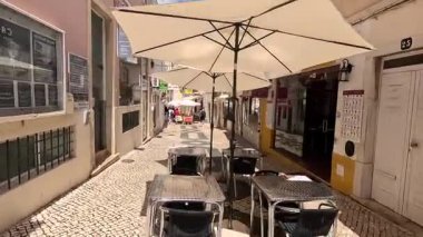Lagos 'taki güzel eski kasaba sokakları. Algarve kıyısındaki Portekiz şehri.