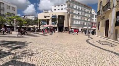 Praca de Gil Eanes Meydanı, Portekiz 'in orta kesimindeki Lagos kasabasında Algarve kıyısında.