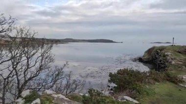 Downing Point Bataryası. Birinci Dünya Savaşı 'ndan kalma terk edilmiş kıyı savunmaları. Donanma silah mevzisi İskoçya 'nın Edinburgh Nehri kıyısındaki savunma mevzilerini tahrip etti.