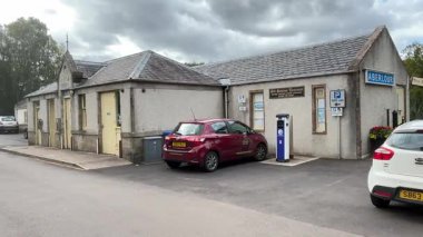 İskoçya 'nın Speyside kentindeki güzel İskoç Highland kasabası Aberlour. Eski taş binalar ve köy manzaralı binalar. İskoç turist cazibesi