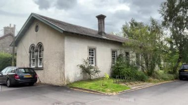 İskoçya 'nın Speyside kentindeki güzel İskoç Highland kasabası Aberlour. Eski taş binalar ve köy manzaralı binalar. İskoç turist cazibesi