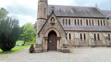 Aberlour, İskoçya 'daki St. Margarets Kilisesi ve mezarlığı. İskoçya 'da Speyside. Savaş anıtı mezar taşı