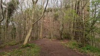 Yester Kalesi harabesi. Perili Cin şatosu hayaletli taş yapı terk edilmiş eski İskoç tahkimatları askeri harabe. 