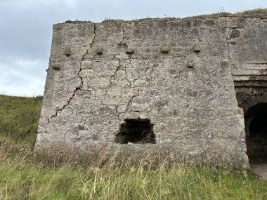 Boddin Point kireç ocakları sahildeki terk edilmiş İskoç binası. Yıkılmış antik konut