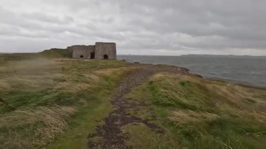 Boddin Point kireç ocakları sahildeki terk edilmiş İskoç binası. Yıkılmış antik konut