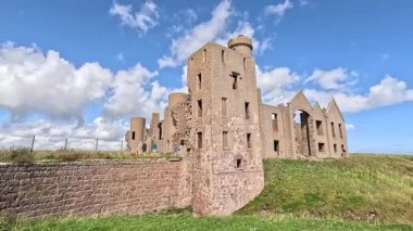 Slains Kalesi, İskoç Drakula Kalesi perili taş yapı terk edilmiş eski İskoç tahkimatları askeri harabe.