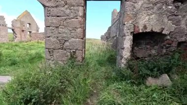 Slains Kalesi, İskoç Drakula Kalesi perili taş yapı terk edilmiş eski İskoç tahkimatları askeri harabe.