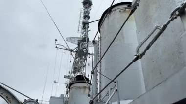 Tarihi Fransız destroyeri Maill-Brz 'in iç ve dış görünüşü. Şu anda Nantes' da Loire Nehri 'ne yanaşmış bir müze gemisi.