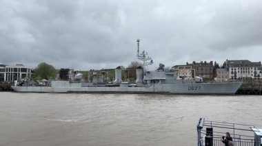 Tarihi Fransız destroyeri Maill-Brz 'in iç ve dış görünüşü. Şu anda Nantes' da Loire Nehri 'ne yanaşmış bir müze gemisi.