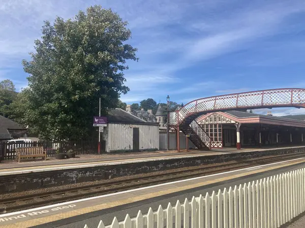 Speyside manzaralı Speyside 'da Aviemore ile Garten' ın teknesi arasındaki Strathspey Demiryolu 'nda nostaljik bir İskoç buharlı tren yolculuğu..