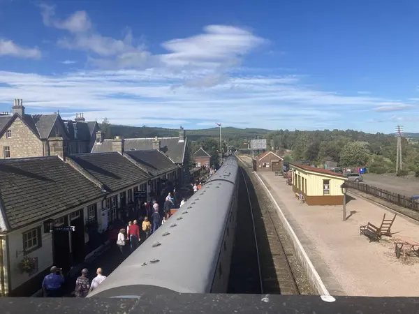 Speyside manzaralı Speyside 'da Aviemore ile Garten' ın teknesi arasındaki Strathspey Demiryolu 'nda nostaljik bir İskoç buharlı tren yolculuğu..