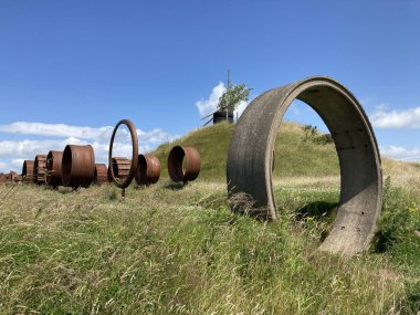 Als 'daki tarihi bir kömür madenine yapılan turist ziyaretinin yeraltı görüntüleri ve ekipmanları, madencilik tünelleri, makineler ve korunmuş sanayi mirasını gösteriyor..