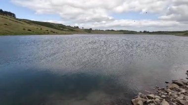 Eski St. Ninian 'ın Fife' daki açık kömür madeni hakkındaki geniş görüşler, Charles Jencks tarafından tamamlanmamış bir Fife Earth Projesine dönüştürüldü..