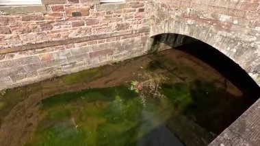 Perthshire 'daki River Tay' de 18. yüzyıldan kalma tarihi bir pamuk değirmeni olan Stanley Mills 'in büyüleyici görüntüleri korunmuş mimariyi ve endüstriyel mirasını gözler önüne seriyor..