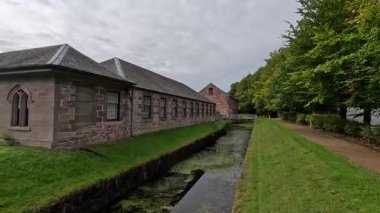 Perthshire 'daki River Tay' de 18. yüzyıldan kalma tarihi bir pamuk değirmeni olan Stanley Mills 'in büyüleyici görüntüleri korunmuş mimariyi ve endüstriyel mirasını gözler önüne seriyor..