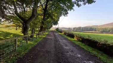 Doğu Lothian 'daki Whiteadder Barajı' nın sakin sahneleri, Lammermuir Tepeleri 'nde yuva yapmış, sakin sular, yuvarlanan manzaralar ve zengin doğal miraslar barındırıyor.
