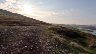 Doğu Lothian 'daki Whiteadder Barajı' nın sakin sahneleri, Lammermuir Tepeleri 'nde yuva yapmış, sakin sular, yuvarlanan manzaralar ve zengin doğal miraslar barındırıyor.