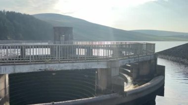 Doğu Lothian 'daki Whiteadder Barajı' nın sakin sahneleri, Lammermuir Tepeleri 'nde yuva yapmış, sakin sular, yuvarlanan manzaralar ve zengin doğal miraslar barındırıyor.