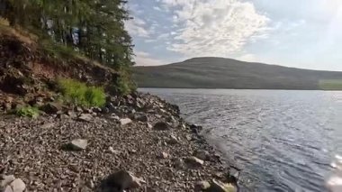Doğu Lothian 'daki Whiteadder Barajı' nın sakin sahneleri, Lammermuir Tepeleri 'nde yuva yapmış, sakin sular, yuvarlanan manzaralar ve zengin doğal miraslar barındırıyor.