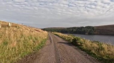 Doğu Lothian 'daki Whiteadder Barajı' nın sakin sahneleri, Lammermuir Tepeleri 'nde yuva yapmış, sakin sular, yuvarlanan manzaralar ve zengin doğal miraslar barındırıyor.