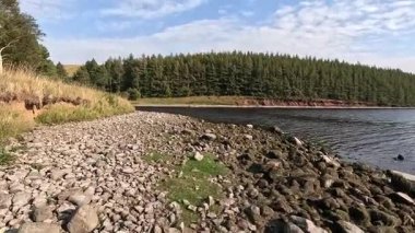 Doğu Lothian 'daki Whiteadder Barajı' nın sakin sahneleri, Lammermuir Tepeleri 'nde yuva yapmış, sakin sular, yuvarlanan manzaralar ve zengin doğal miraslar barındırıyor.