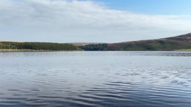 Doğu Lothian 'daki Whiteadder Barajı' nın sakin sahneleri, Lammermuir Tepeleri 'nde yuva yapmış, sakin sular, yuvarlanan manzaralar ve zengin doğal miraslar barındırıyor.
