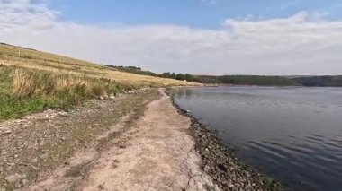 Doğu Lothian 'daki Whiteadder Barajı' nın sakin sahneleri, Lammermuir Tepeleri 'nde yuva yapmış, sakin sular, yuvarlanan manzaralar ve zengin doğal miraslar barındırıyor.