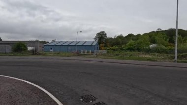 Rosyth rıhtımının yakınındaki Forth nehri boyunca yapılan bir yürüyüş deniz mirası, endüstriyel faaliyet ve kıyı sükunetinin bir karışımını ortaya çıkardı.