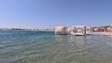 Sukoana Hırvatistan 'ın en büyük marinasında bulunan D-Marin Dalmacija, modern tesisler ve Adriyatik' in çarpıcı adalarına erişim konusunda başlıca bir yat deneyimi sunuyor.