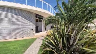 Sukoana Hırvatistan 'ın en büyük marinasında bulunan D-Marin Dalmacija, modern tesisler ve Adriyatik' in çarpıcı adalarına erişim konusunda başlıca bir yat deneyimi sunuyor.