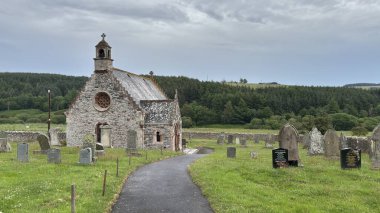 Cranshaws Village Kilisesi, Lammermuir Tepeleri 'nde geçen listelenmiş bir Roman Uyanış Kategorisi. Taş duvarları, kraliyet kolları ve huzurlu mezarlığıyla tarihi bir cazibe yayıyor.