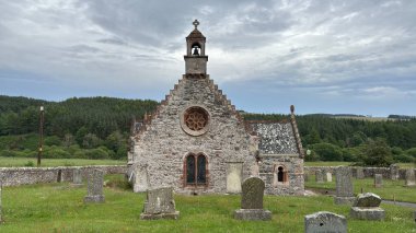 Cranshaws Village Kilisesi, Lammermuir Tepeleri 'nde geçen listelenmiş bir Roman Uyanış Kategorisi. Taş duvarları, kraliyet kolları ve huzurlu mezarlığıyla tarihi bir cazibe yayıyor.