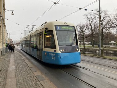 Göteborg şehir merkezinin çevresindeki kentsel görüntüler Kanalları, tramvayları, mimariyi, kafeteryayı, kültürü ve İskandinavya 'nın canlı batı kıyısı merkezindeki tarihi cazibeyi yakalıyor..