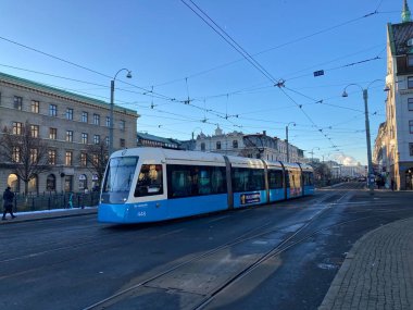 Göteborg şehir merkezinin çevresindeki kentsel görüntüler Kanalları, tramvayları, mimariyi, kafeteryayı, kültürü ve İskandinavya 'nın canlı batı kıyısı merkezindeki tarihi cazibeyi yakalıyor..