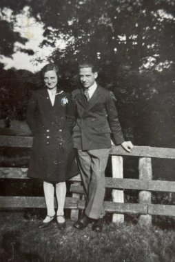 1940 'ların geçmişine ait eski siyah beyaz bir fotoğraf.