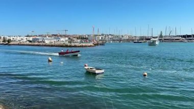 Lagos limanı, Portekiz 'den kalkan küçük tekneler.