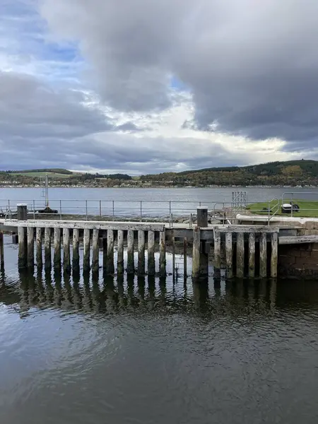 Clachnaharry deniz kilidi kapıları Inverness yakınlarındaki Caledonian Kanal girişinde, orada tatlı su tarihi bir denizcilik düzeninde denizle buluşur..