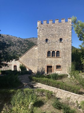 Antik Roma kenti Butrint, UNESCO 'nun Dünya Mirası Alanında iyi korunmuş bir tiyatro, vaftiz ve tarihi mimari de dahil olmak üzere kalıntılar.