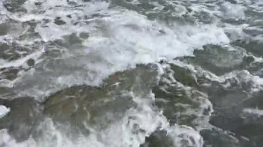 Portekiz 'in güneyindeki Ponta da Piedade kıyı şeridi boyunca dramatik altın kireçtaşı kayalıkları ve gizli kumlu koylar. Lagos yakınlarında