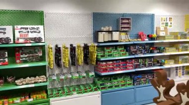 Wroclaw alışveriş merkezindeki Kolejkowo model demiryolu sergisi, trenler ve manzaralarla dolu detaylı bir minyatür dünya sunuyor. Polonya