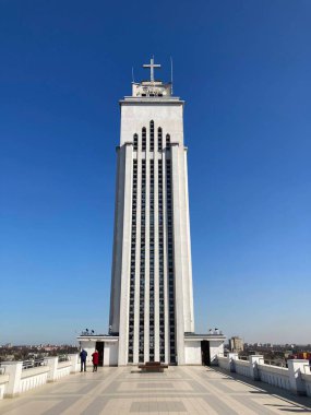 Kaunas şehrinin mimari simgelerini, şehir siluetini ve şehir atmosferini gösteren manzarası. Litvanya