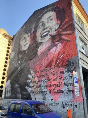 Kaunas şehrinin mimari simgelerini, şehir siluetini ve şehir atmosferini gösteren manzarası. Litvanya