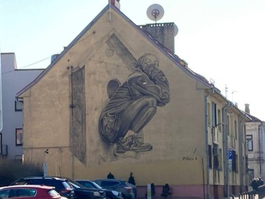 Kaunas şehrinin mimari simgelerini, şehir siluetini ve şehir atmosferini gösteren manzarası. Litvanya